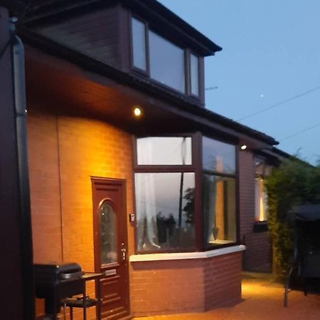 Sunny Lynn Villa Oldham Exterior photo